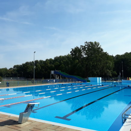 zdjęcie basenu pływackiego