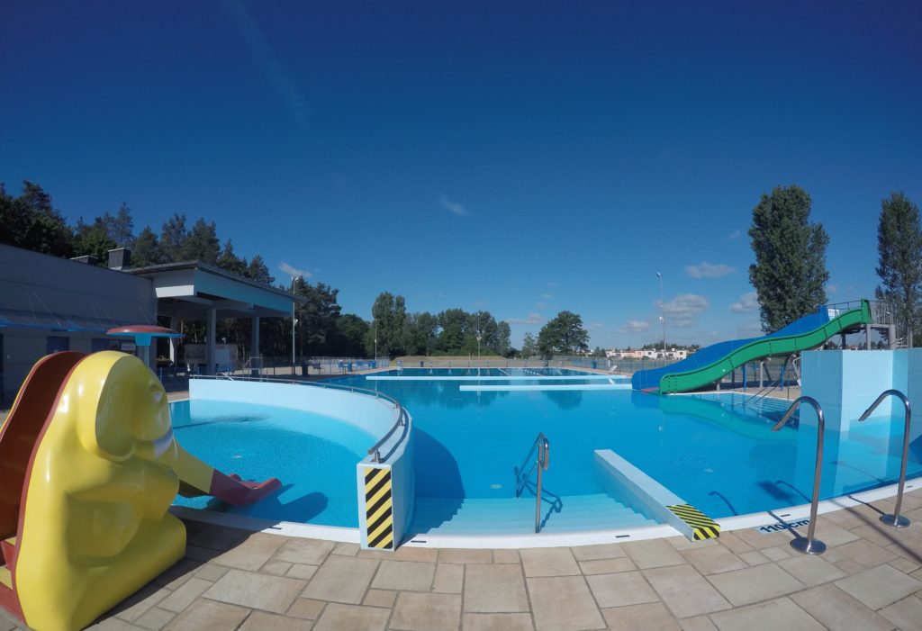 zdjęcie zjeżdżalni dla dzieci i dorosłych