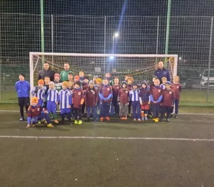 młodzież na boisku