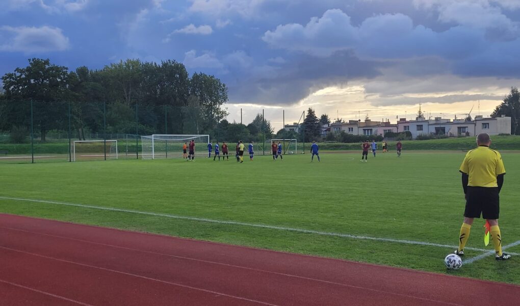 zawodnicy MKS Pogoń Góra podczas meczu