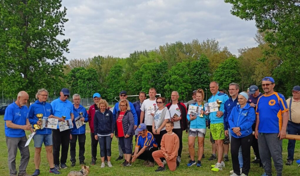 zawodnicy biorący udział w turnieju o puchar dyrektora okf