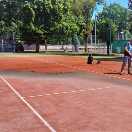 zdjęcie porządkowe na korcie