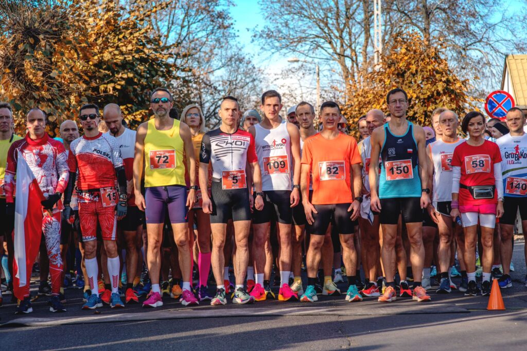 zdjęcie biegaczy na starcie