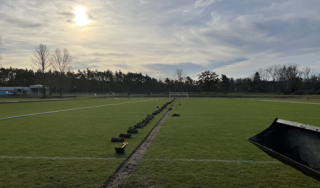 zdjęcie boiska w trakcie modernizacji