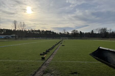 zdjęcie boiska w trakcie modernizacji