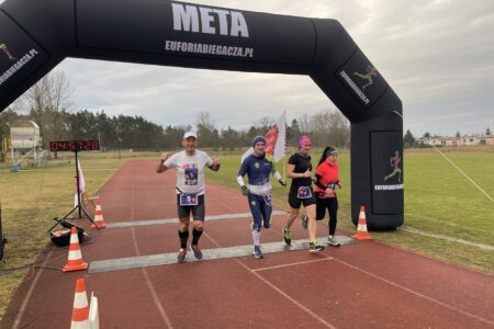 zdjęcie uczestników biegu charytatywna 400-tka