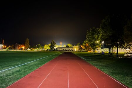 stadion miejski nocą