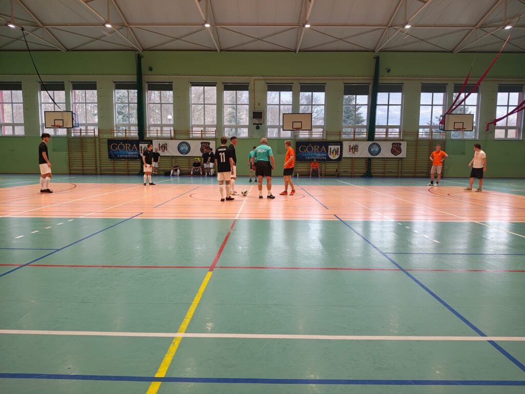 zawodnicy turnieju podczas gry