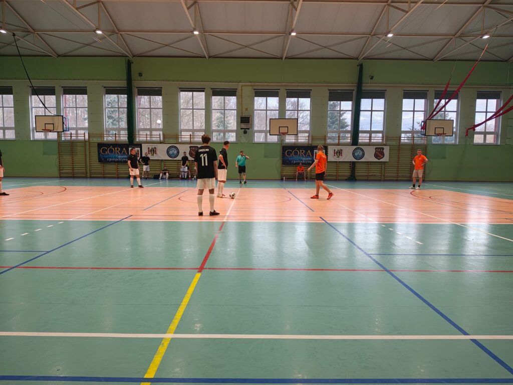 zawodnicy turnieju podczas gry