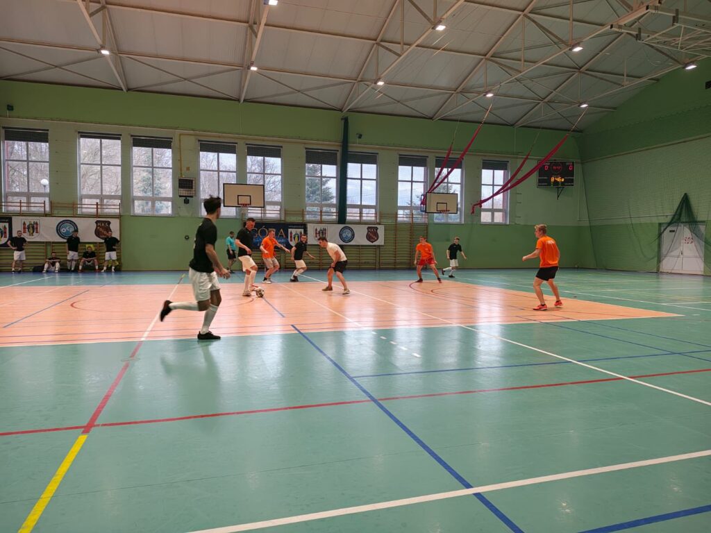 zawodnicy turnieju podczas gry