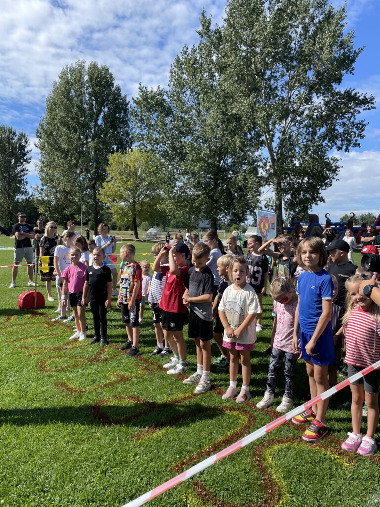 DZIECI PODCZAS BIEGU SUPERKIDS