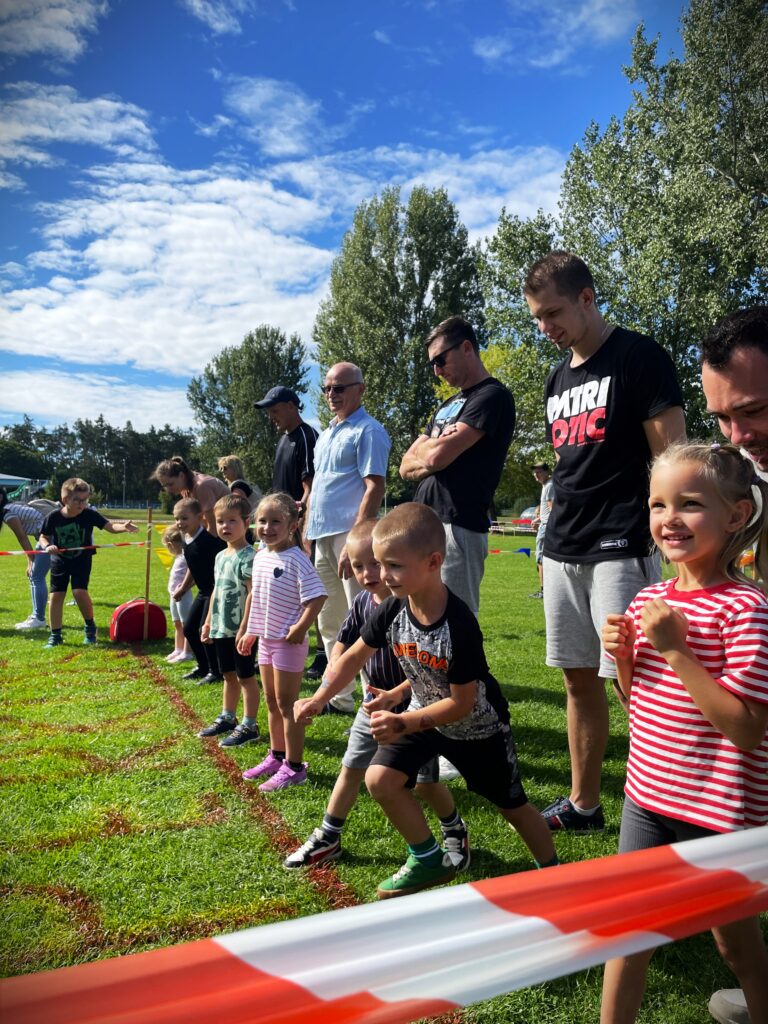 DZIECI PODCZAS BIEGU SUPERKIDS