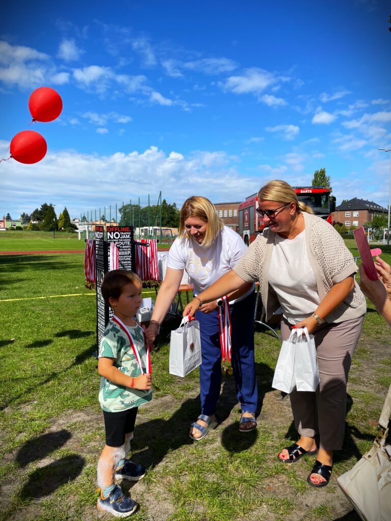 DZIECI PODCZAS BIEGU SUPERKIDS