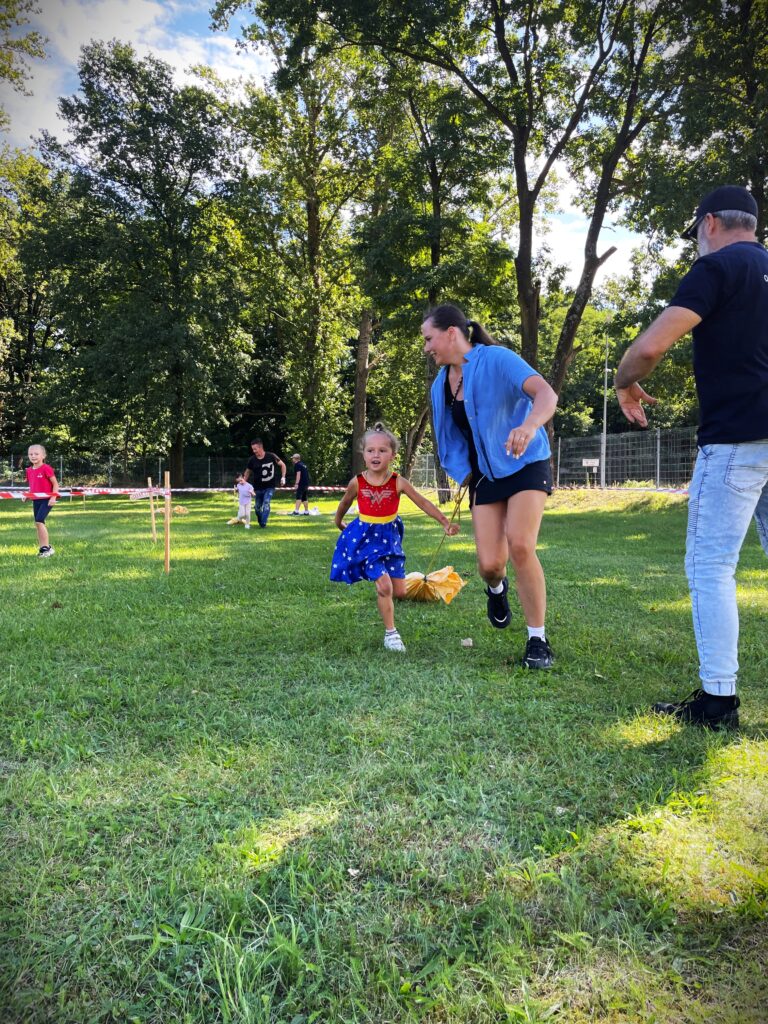 DZIECI PODCZAS BIEGU SUPERKIDS