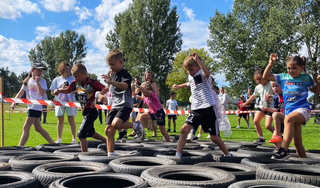 DZIECI PODCZAS BIEGU SUPERKIDS
