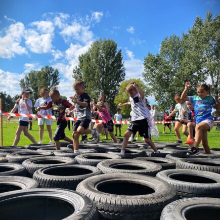 DZIECI PODCZAS BIEGU SUPERKIDS
