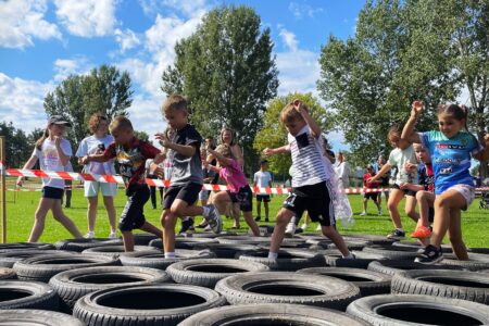 DZIECI PODCZAS BIEGU SUPERKIDS